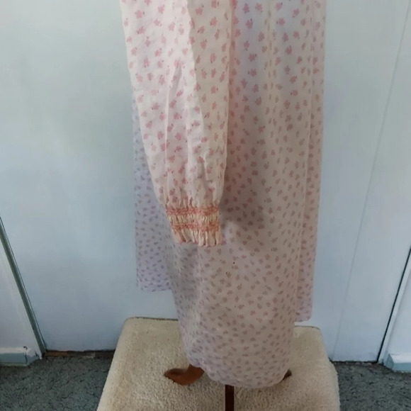Vintage  Miss Elaine Pink White House Coat Robe Smocked Neck and CuffsVintage  M - Picture 11 of 16